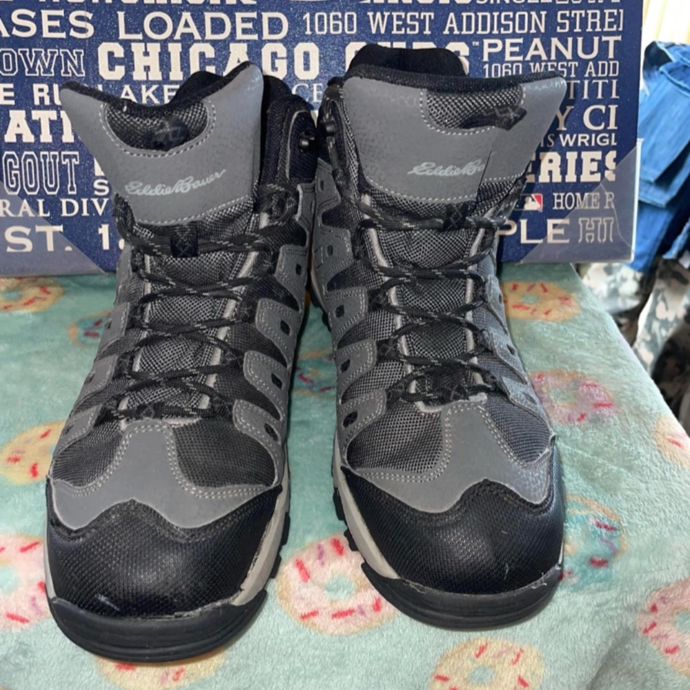 Mens Eddie Bauer hiking Boots SZ10